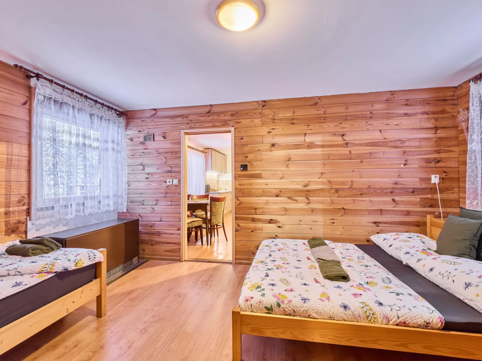 Chaloupka U lesa-Drinnen