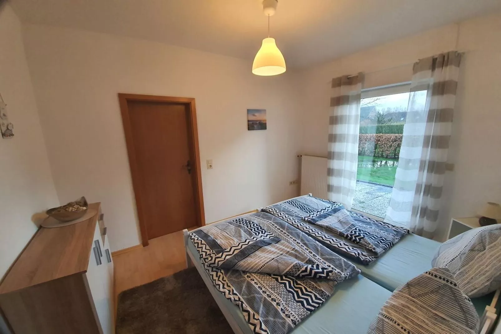 291420-Bedroom