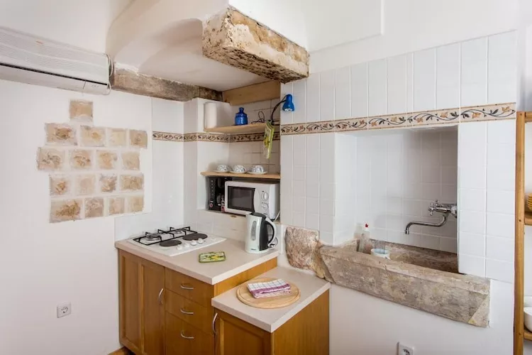 Apartment Le Galion- Two Bedroom Apartment with Partial Sea View-Küche