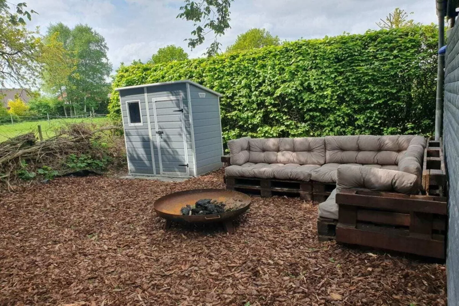 431346-Gardens in summer