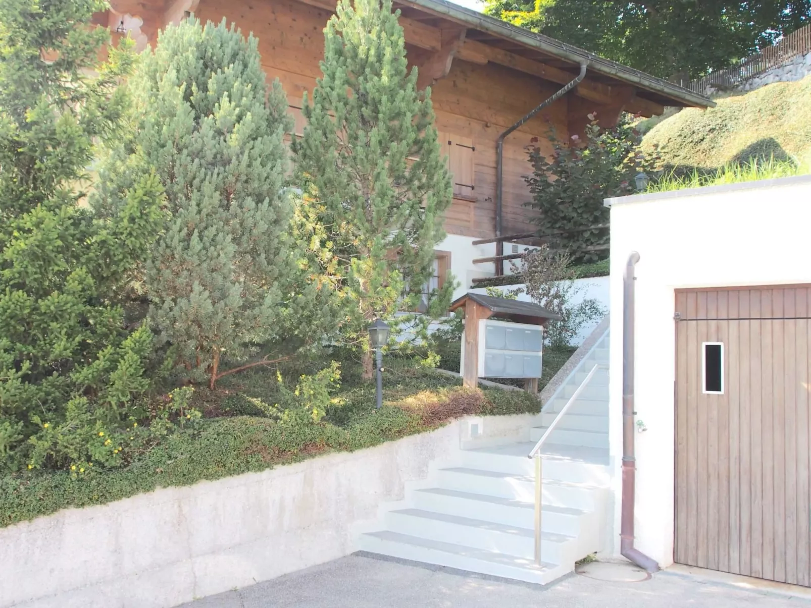 Malgré-tout - Inside