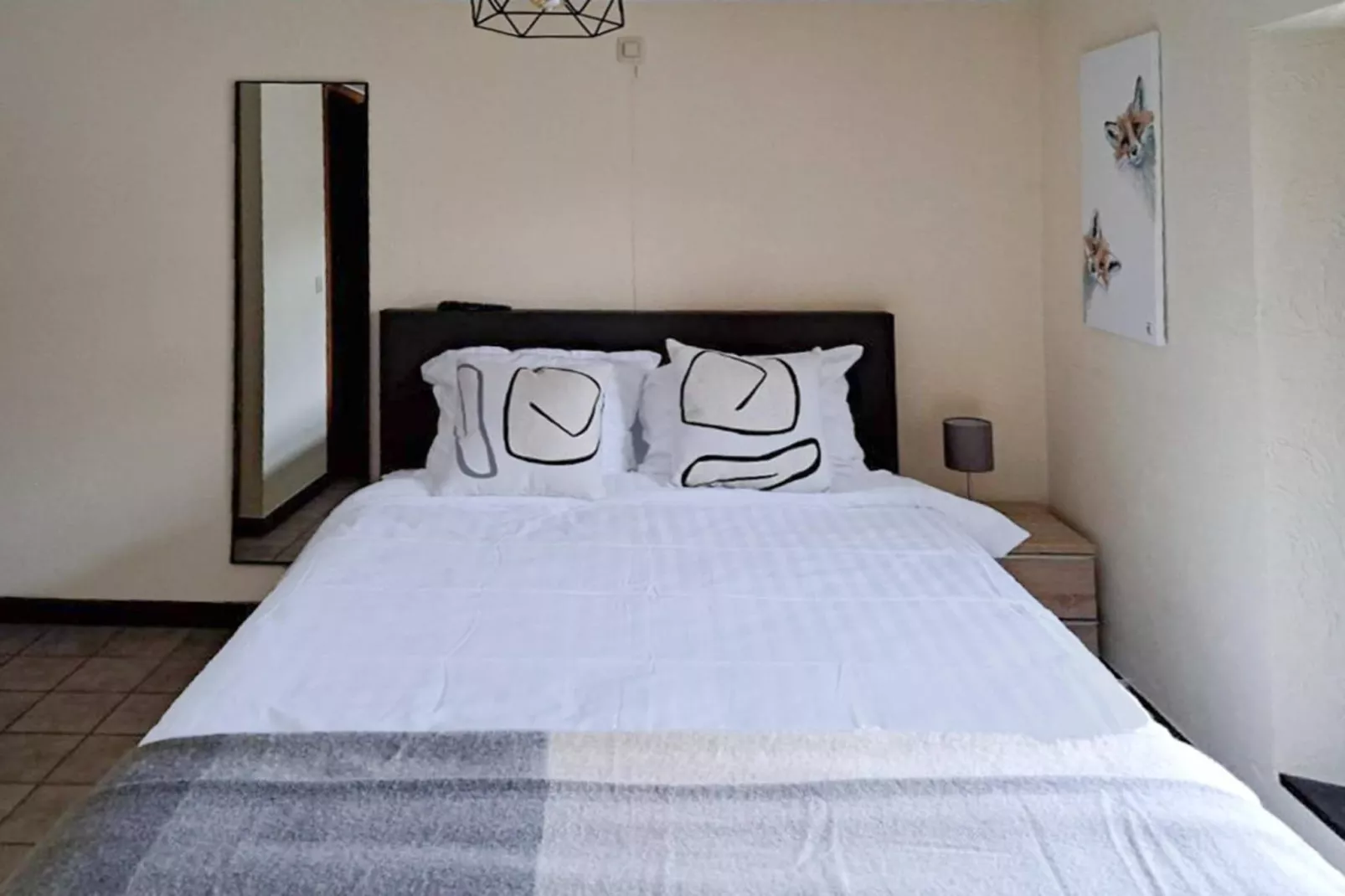 Au Coeur d'Alle - Double Room with Large Double Bed-Schlafzimmer