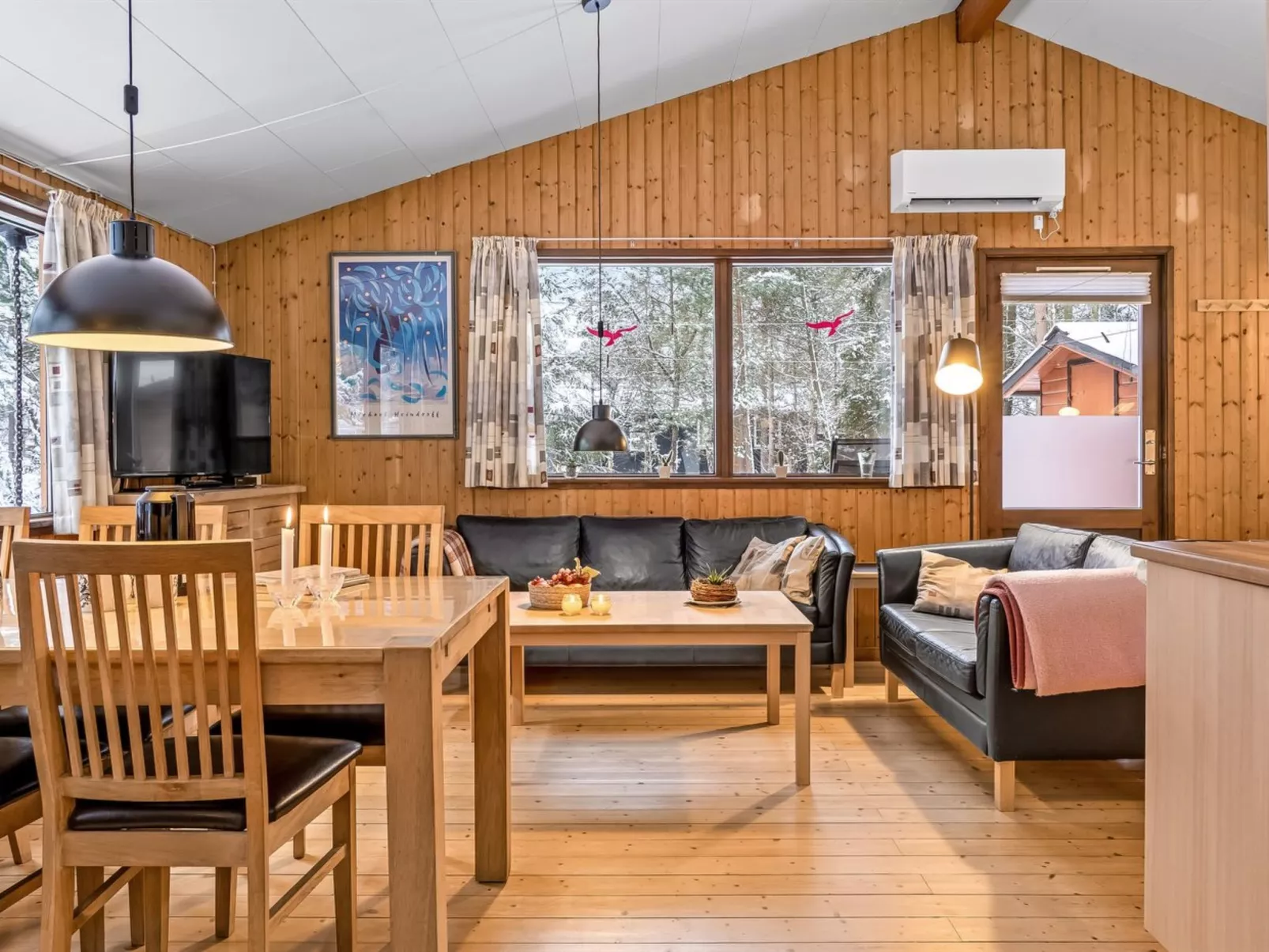 "Lökea" -  from the sea - Drinnen