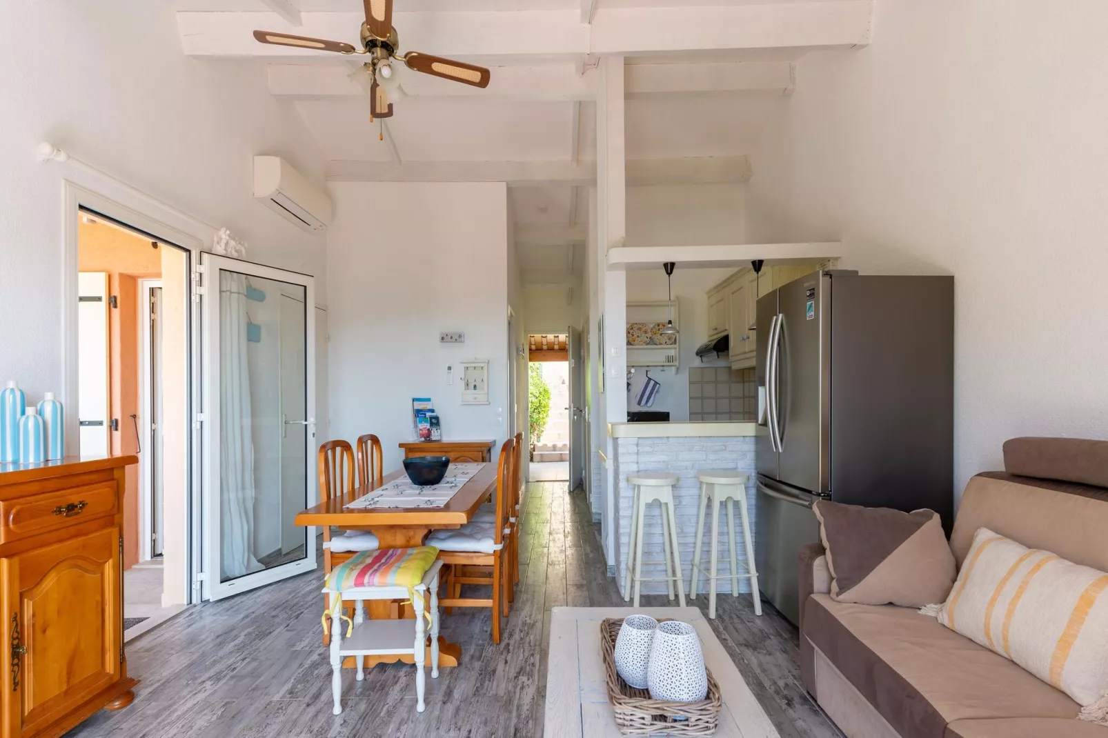 Le Mazet Elly & Julian-Living room
