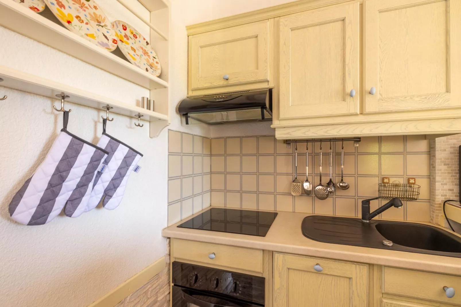 Le Mazet Elly & Julian-Kitchen