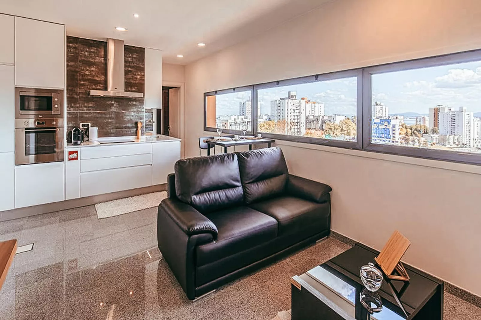 Trendy Apartment River View By Gthouse - Wohnzimmer