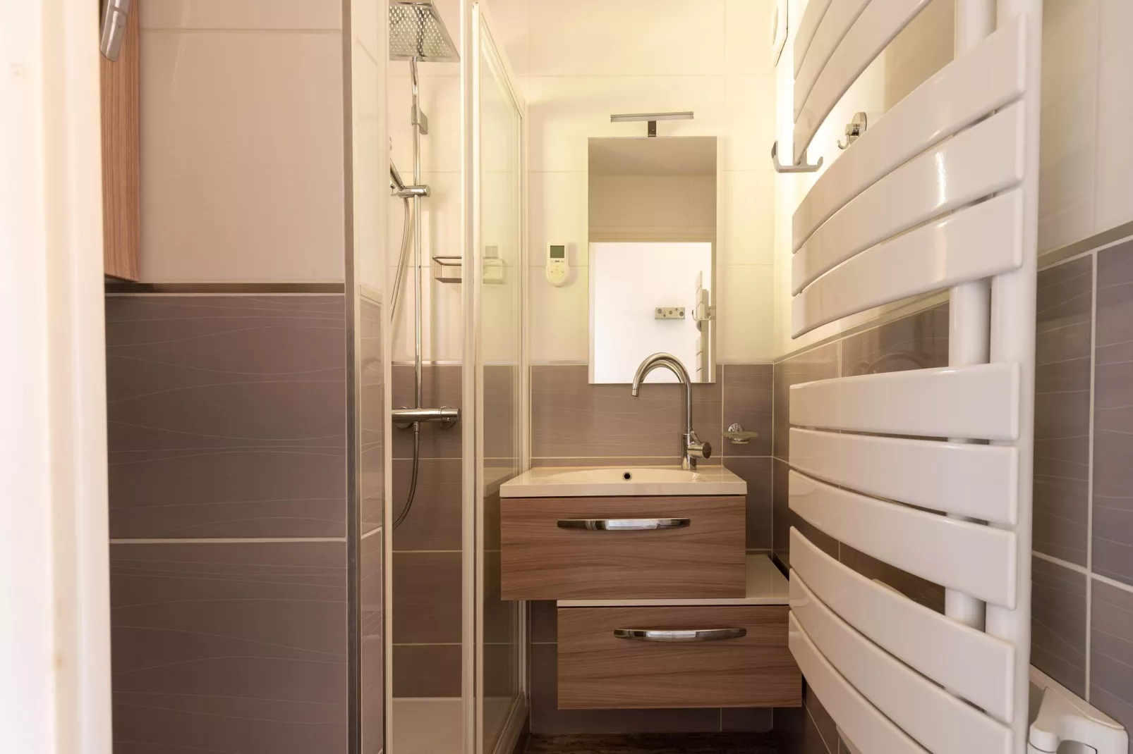 Le Mazet Elly & Julian-Bathroom