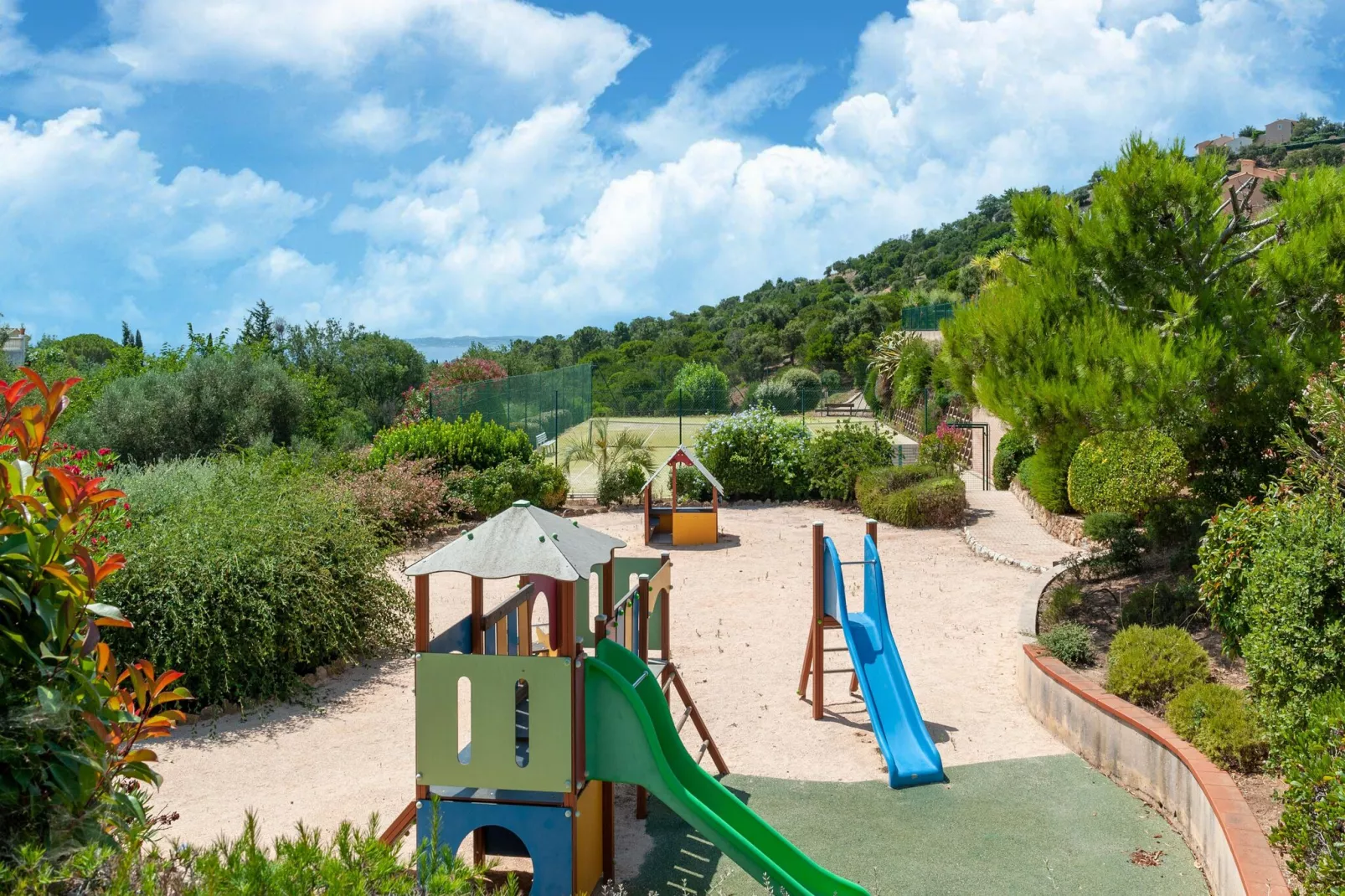 Le Mazet Elly & Julian-Gardens summer