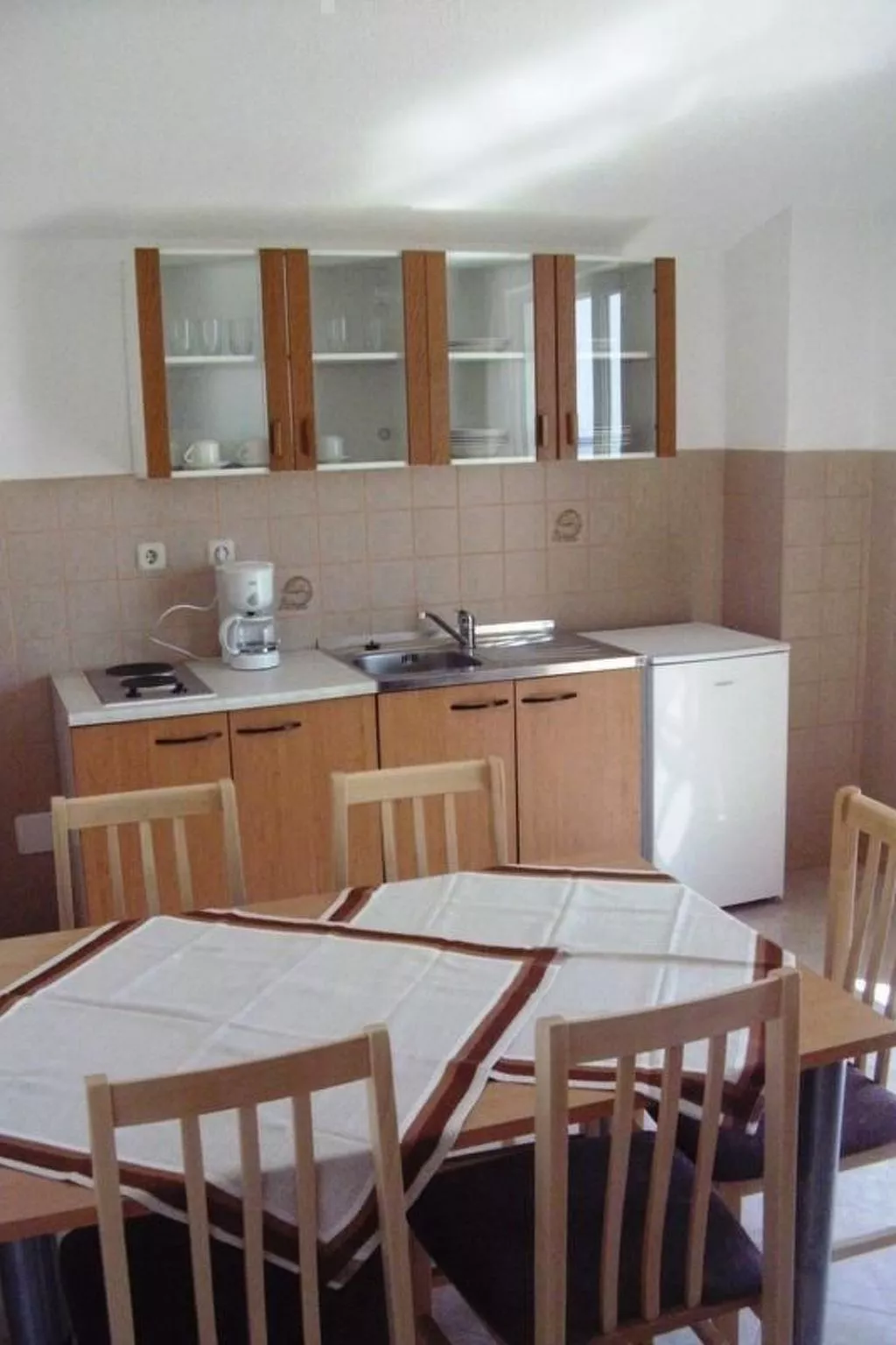 Wohnung in Seget Vranjica mit Terrasse und Grill-Drinnen