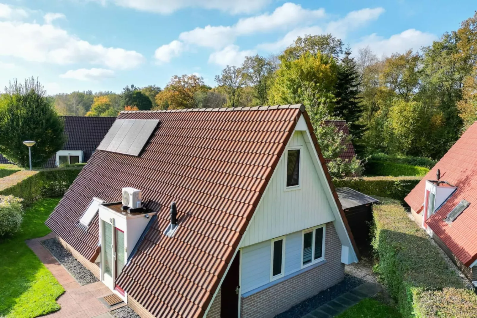 92 | Gaai | Prachtige bungalow nabij natuur-Exterior in summer