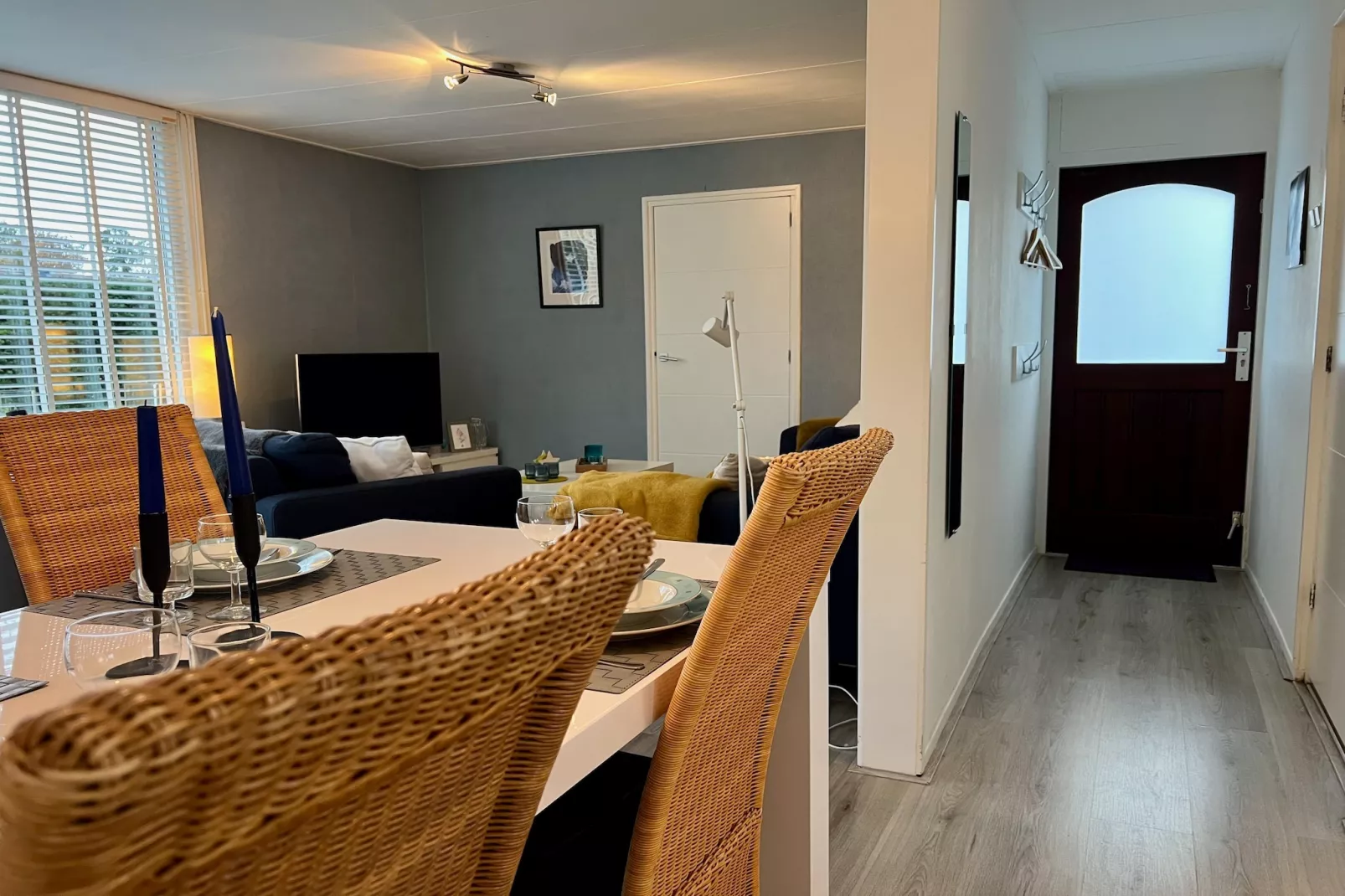 Eureka 102 (copy)-Salle à manger