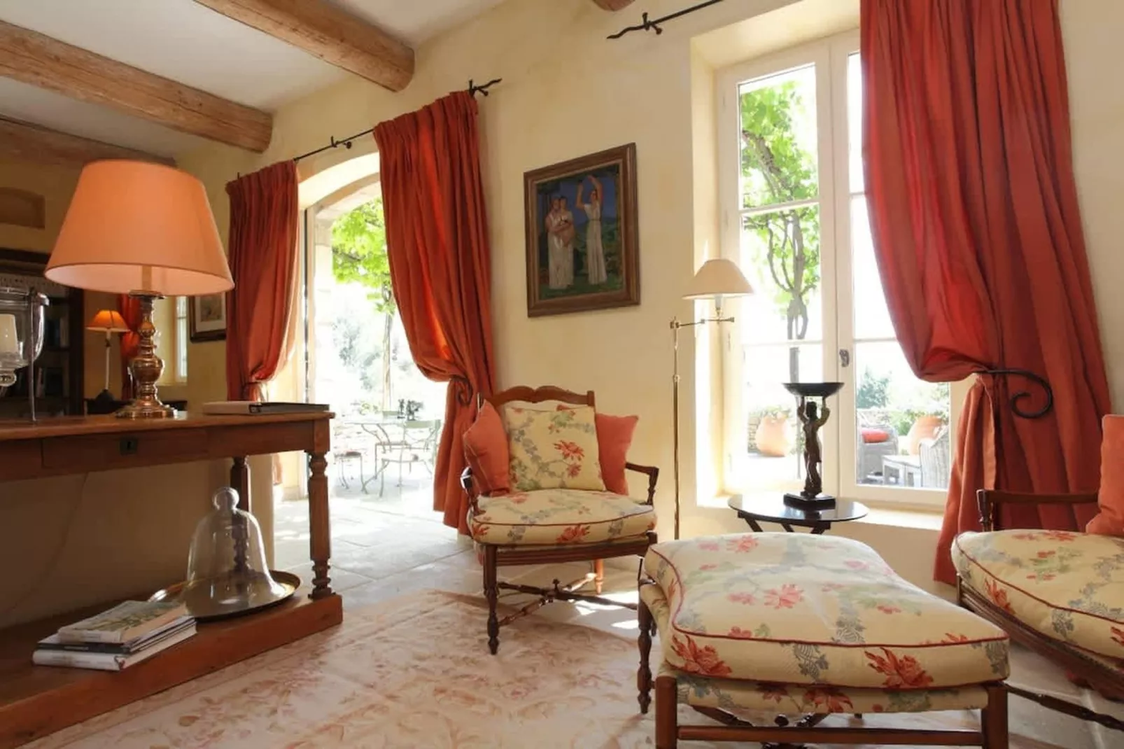 Bastide avec piscine 3 terrasses dans un écrin de verdure-Salon