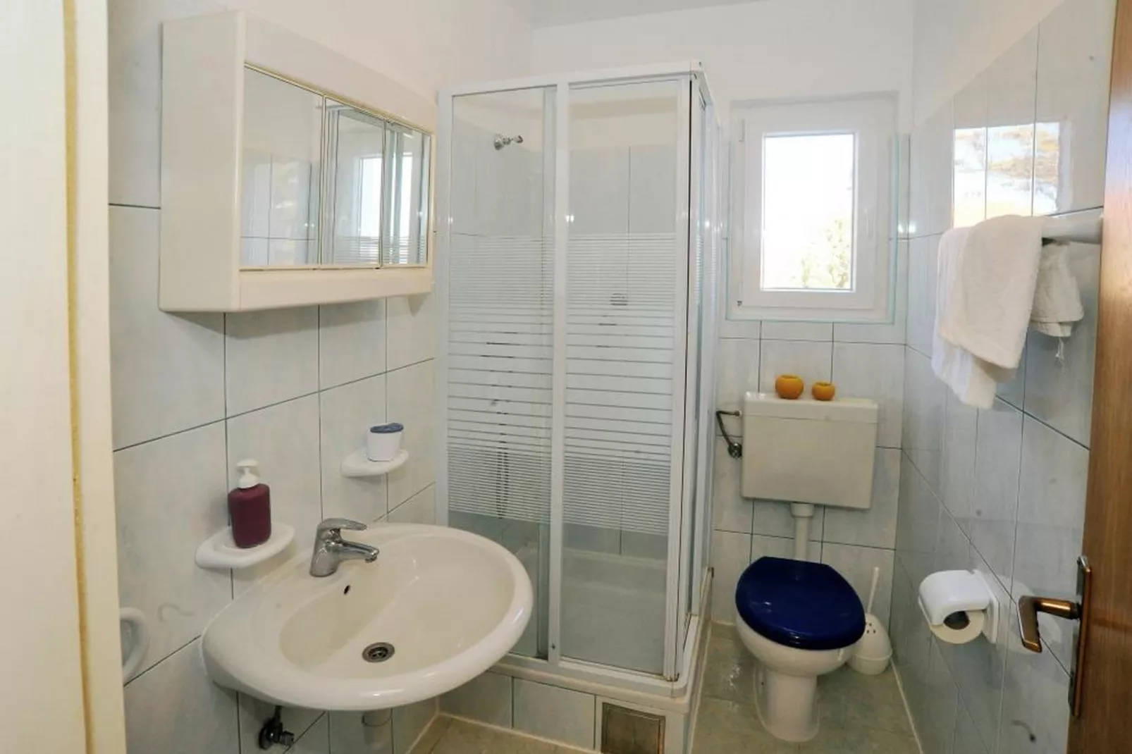 Apartments Anamarija - One Bedroom Apartment with Balcony (A2+2) 1 - Salle de bain