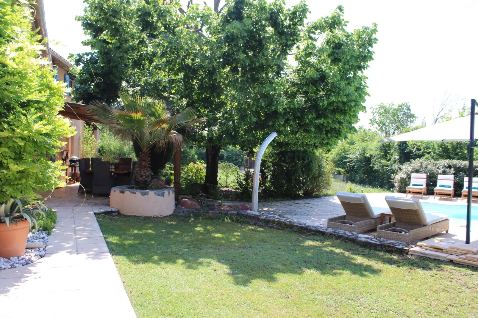 Villa La Mayanne-Gardens summer