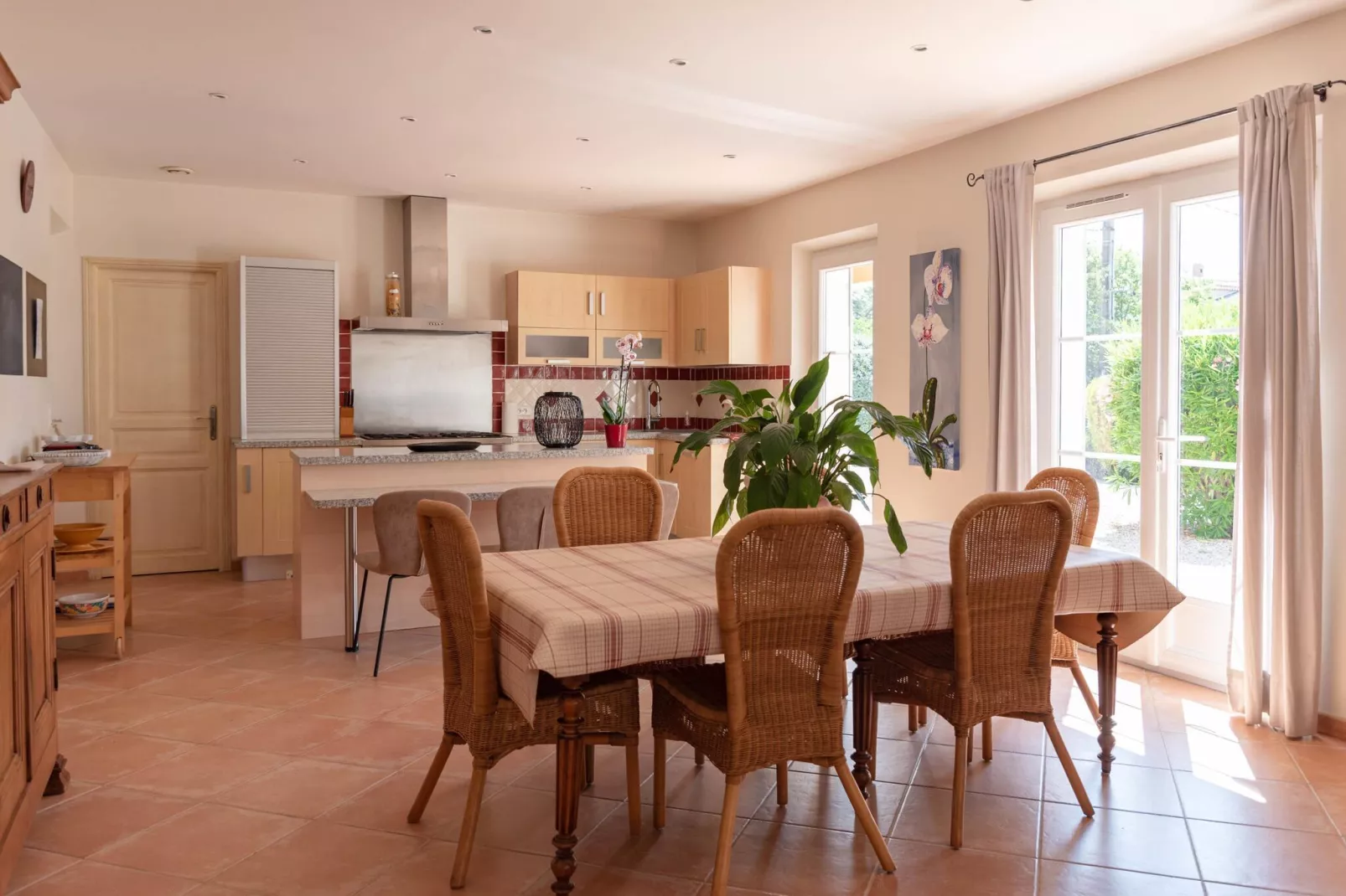 Bastide le Colombier-Dining room