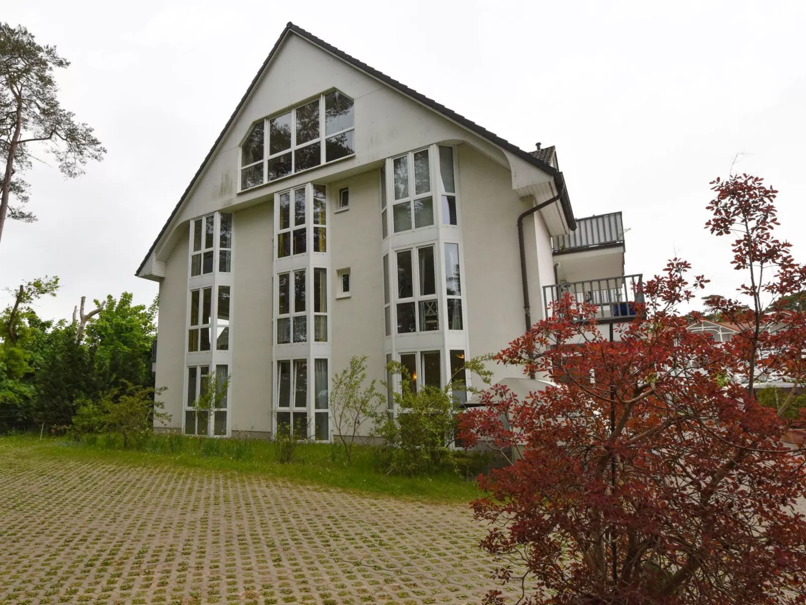 Mit Balkon - Outside