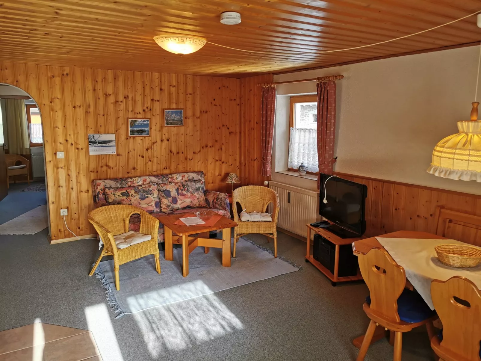 Mit komplett eingerichteter Küchenzeile im Wohnraum - Image-tags.info