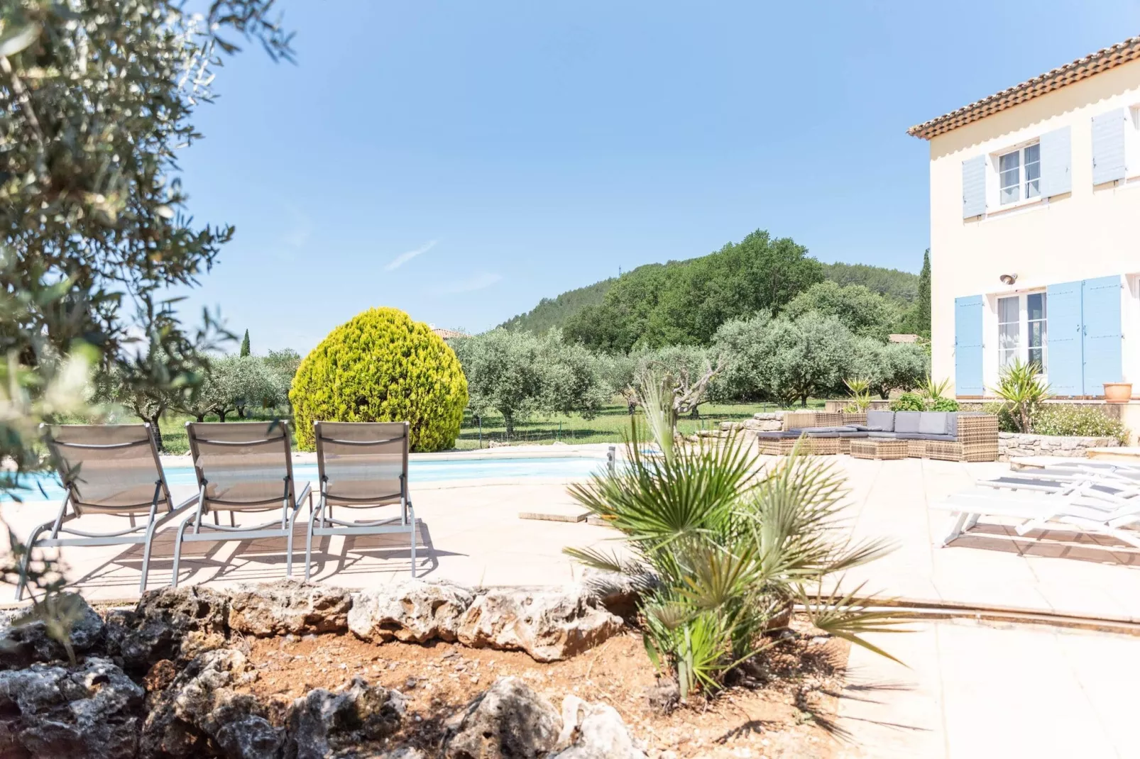 Bastide le Colombier-Gardens summer