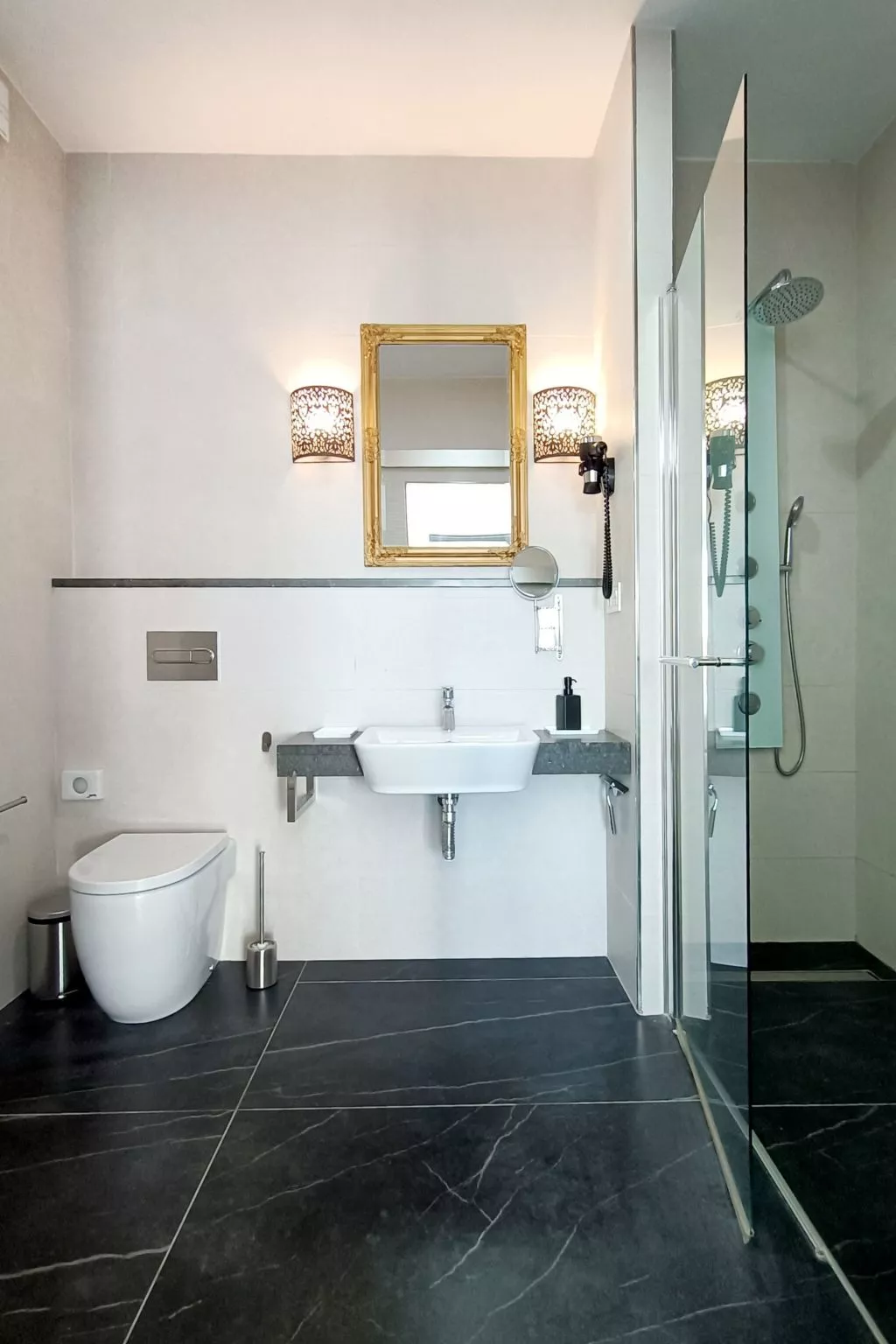 Atemberaubende Villa mit passender Aussicht - Image-tags.info