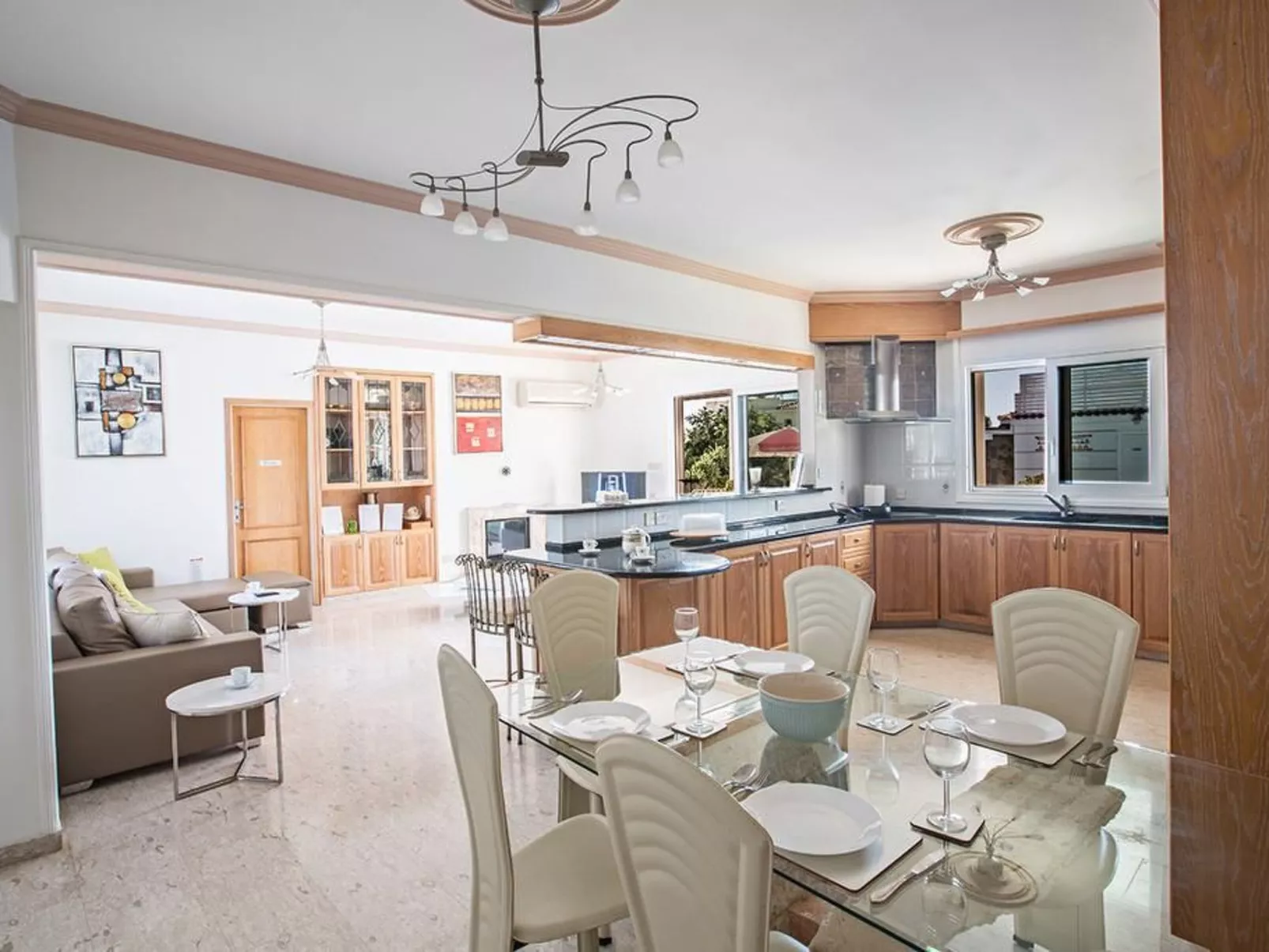 Familienvilla in Paralimni mit spektakulärer Aussicht - Image-tags.info