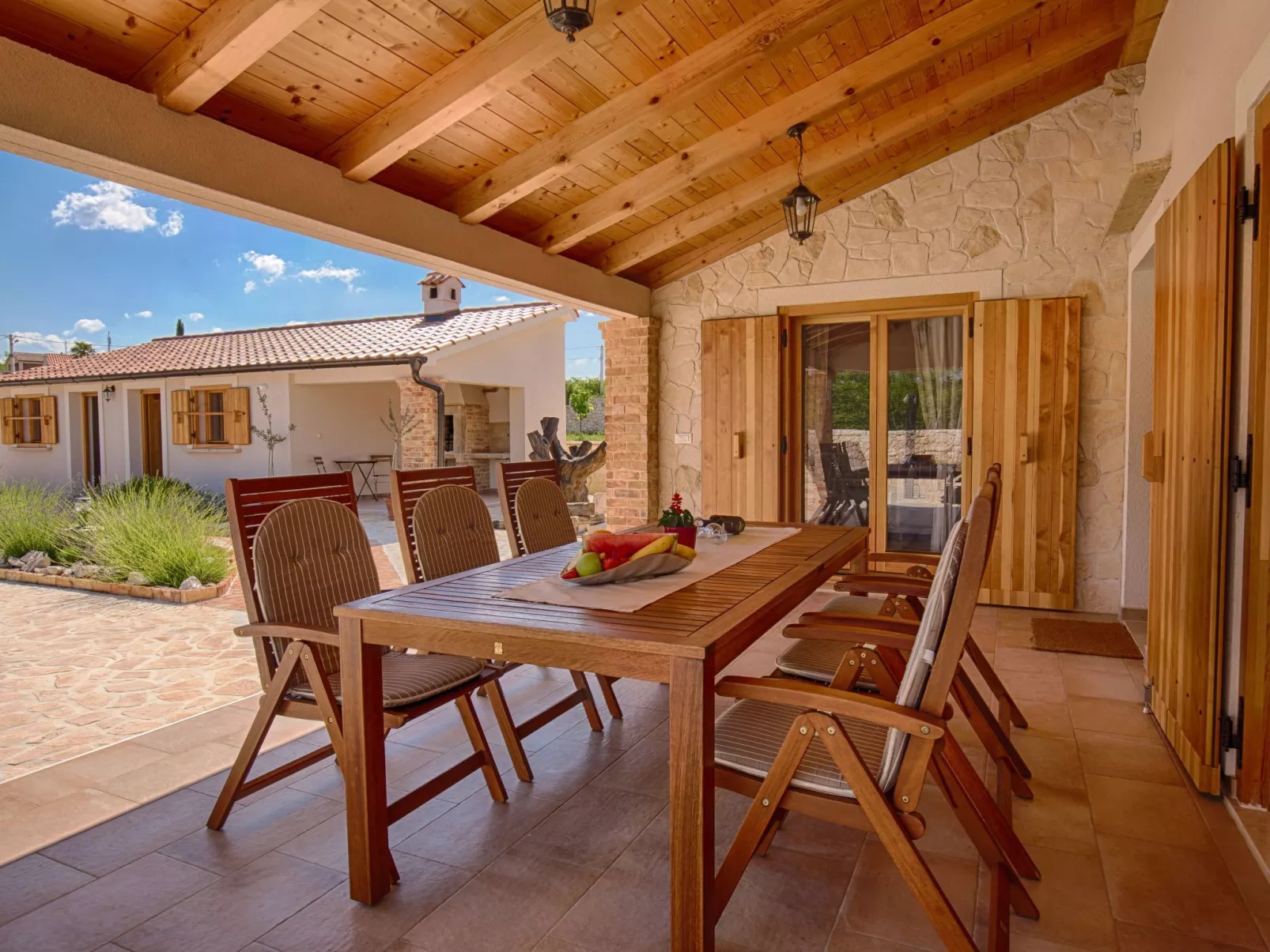 In Kras mit privatem Parkplatz - Image-tags.info