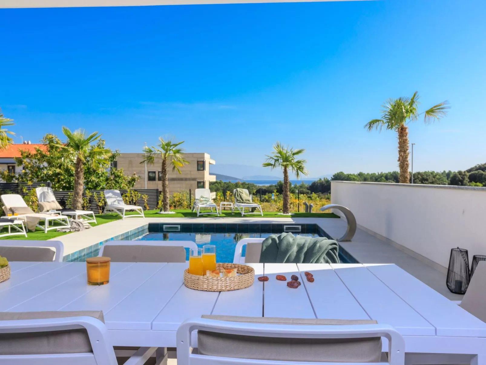 Neue moderne Villa mit Pool in der Nähe von dem - Image-tags.info