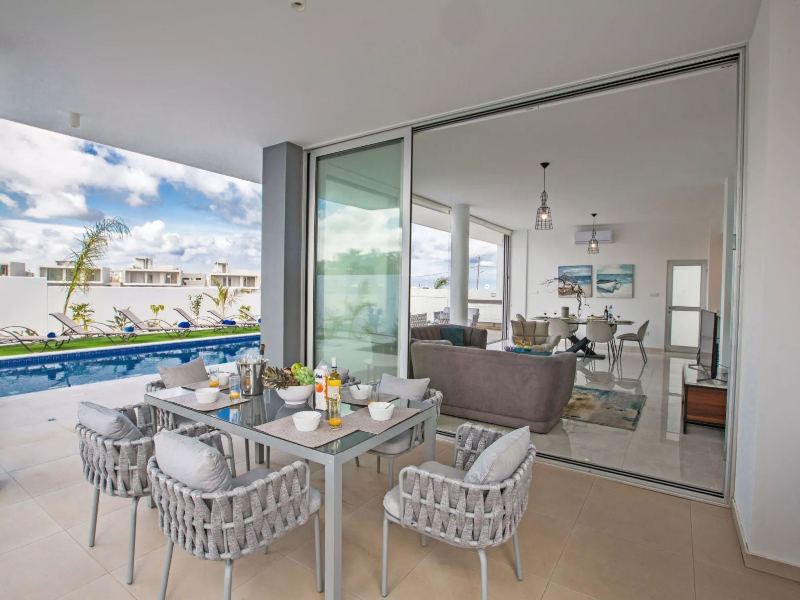 3 Schlafzimmer Villa OL26 mit Pool in Protaras - Inside