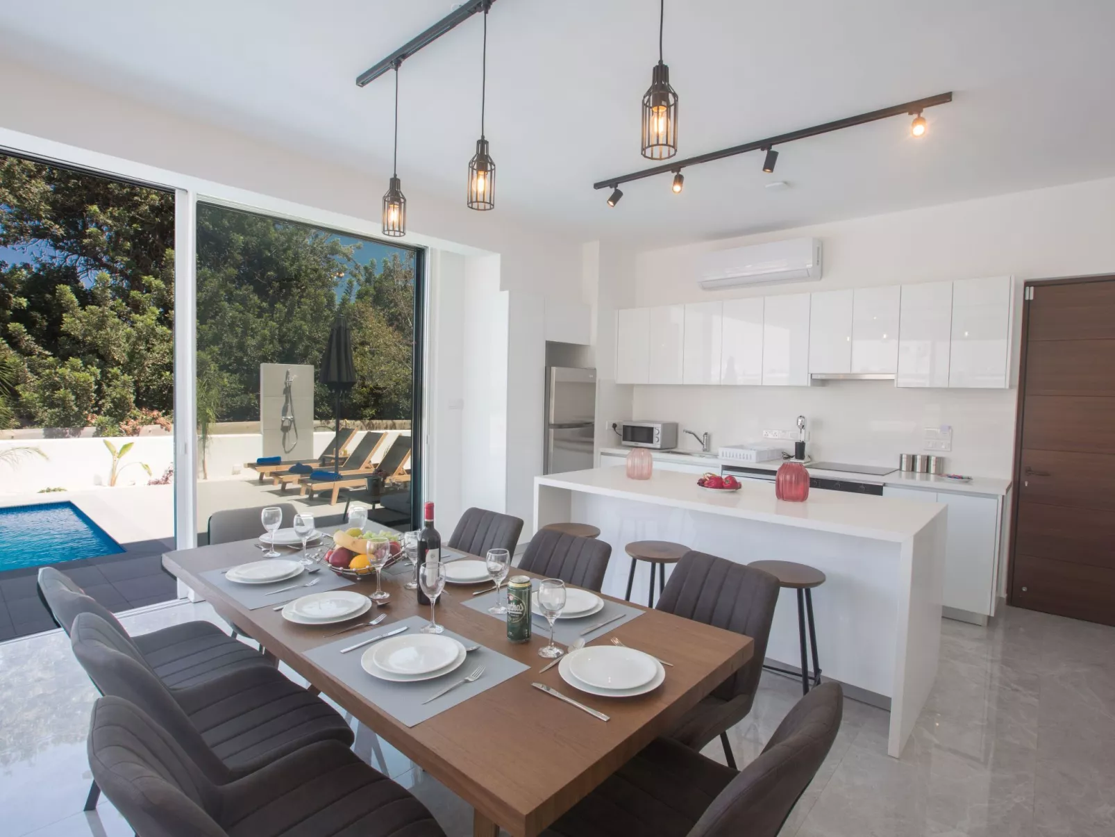 4-Schlafzimmer-Villa mit Pool im Zentrum von Protaras - Image-tags.info