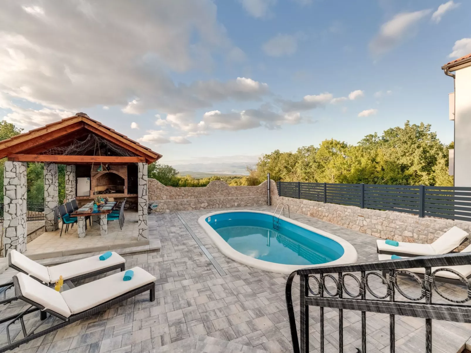 Neue Villa mit Pool und Meerblick - Image-tags.info