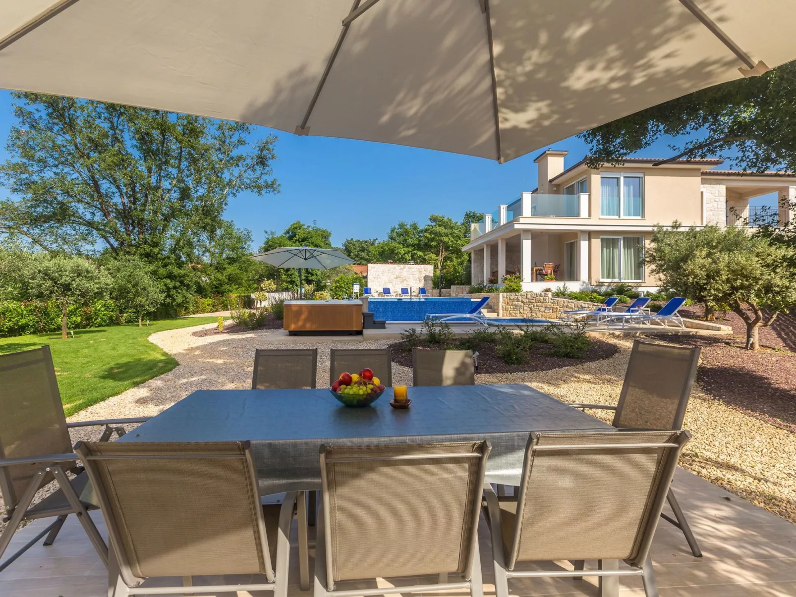 Schöne Villa in einer ruhigen Umgebung mit Pool - Image-tags.info