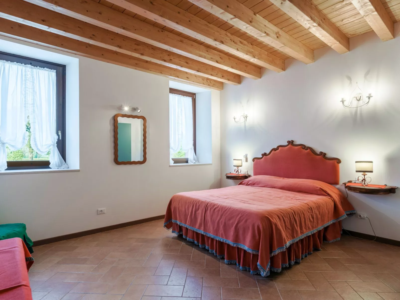 Zweizimmerwohnung mit Doppelbett und zwei Schlafsofas - Image-tags.info