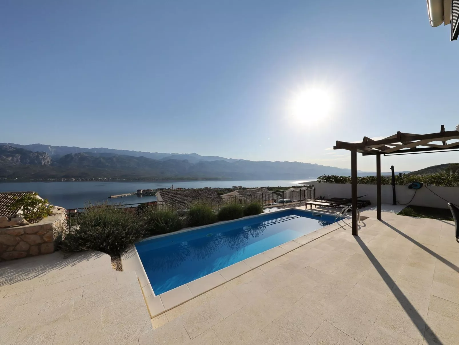 Mediterrane Villa, Pool, Panoramablick aufs Meer - Image-tags.info