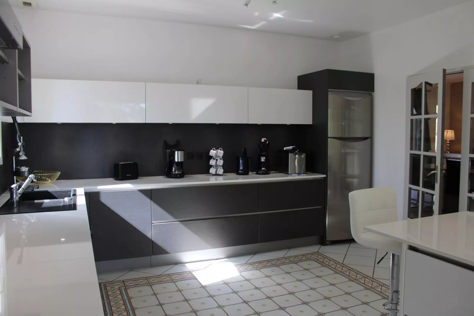 Villa des Trois Palmiers-Kitchen