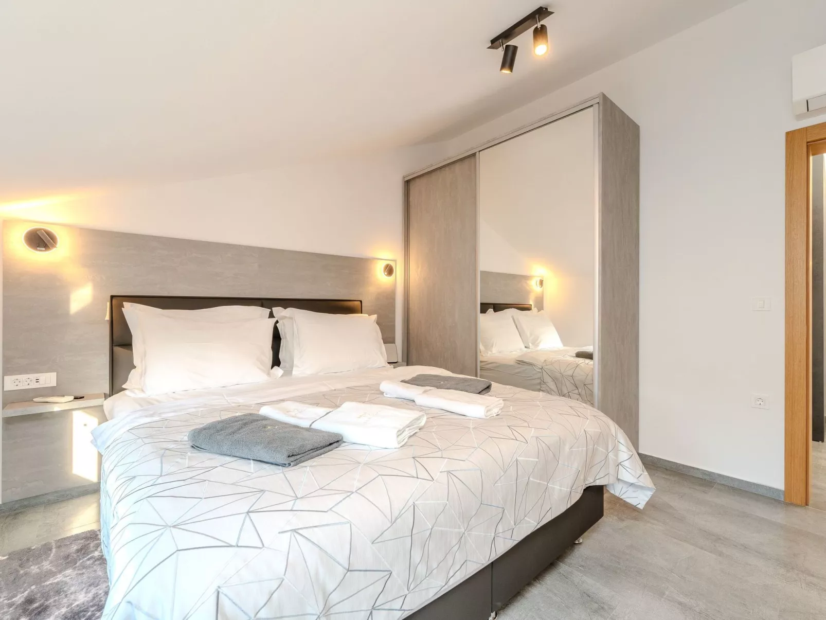 Apartment Royal 3 - Image-tags.info