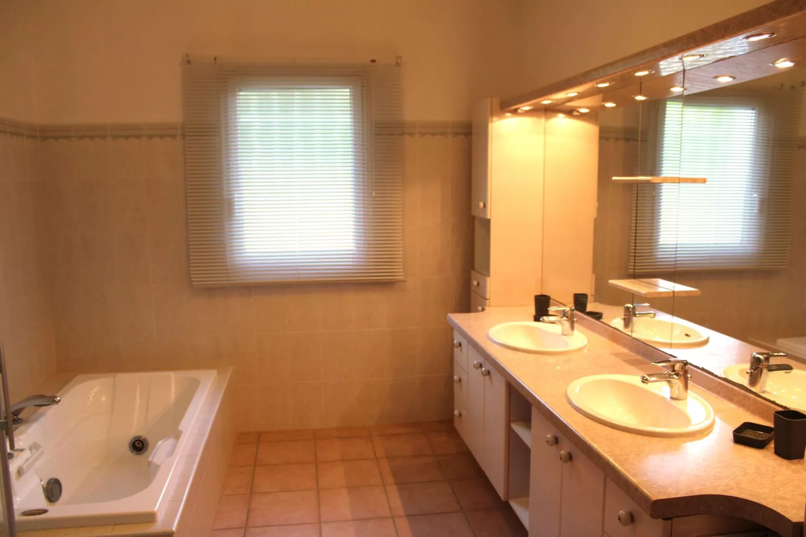 Villa des Trois Palmiers-Bathroom