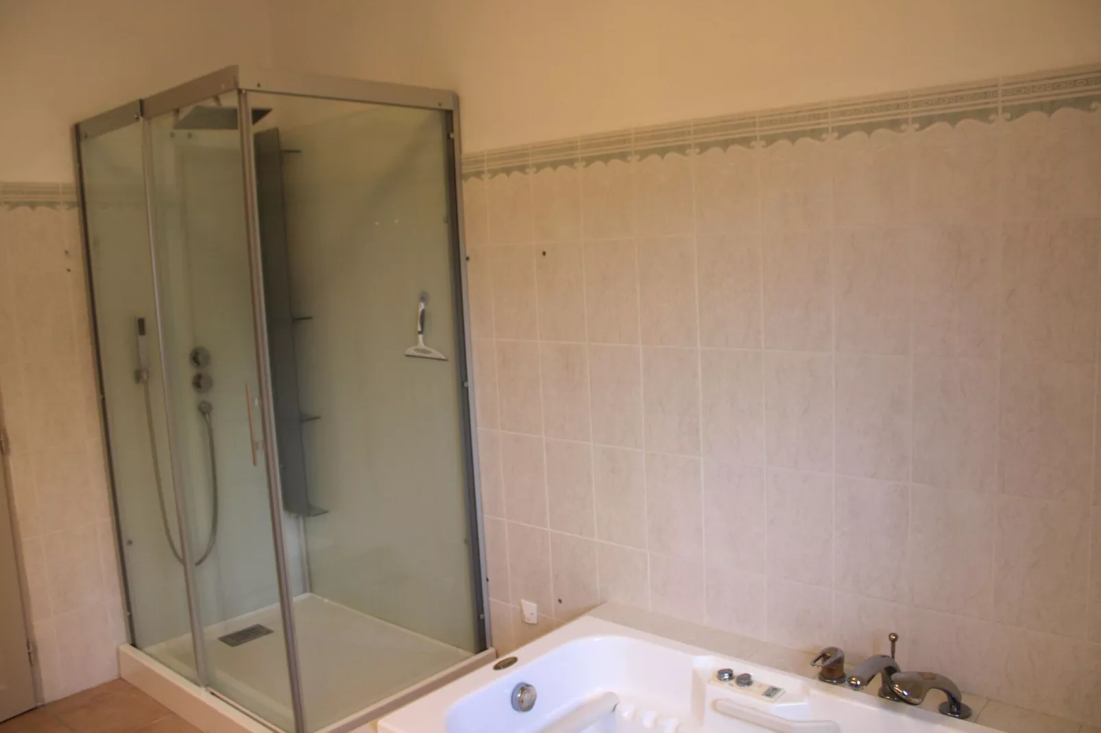 Villa des Trois Palmiers-Bathroom