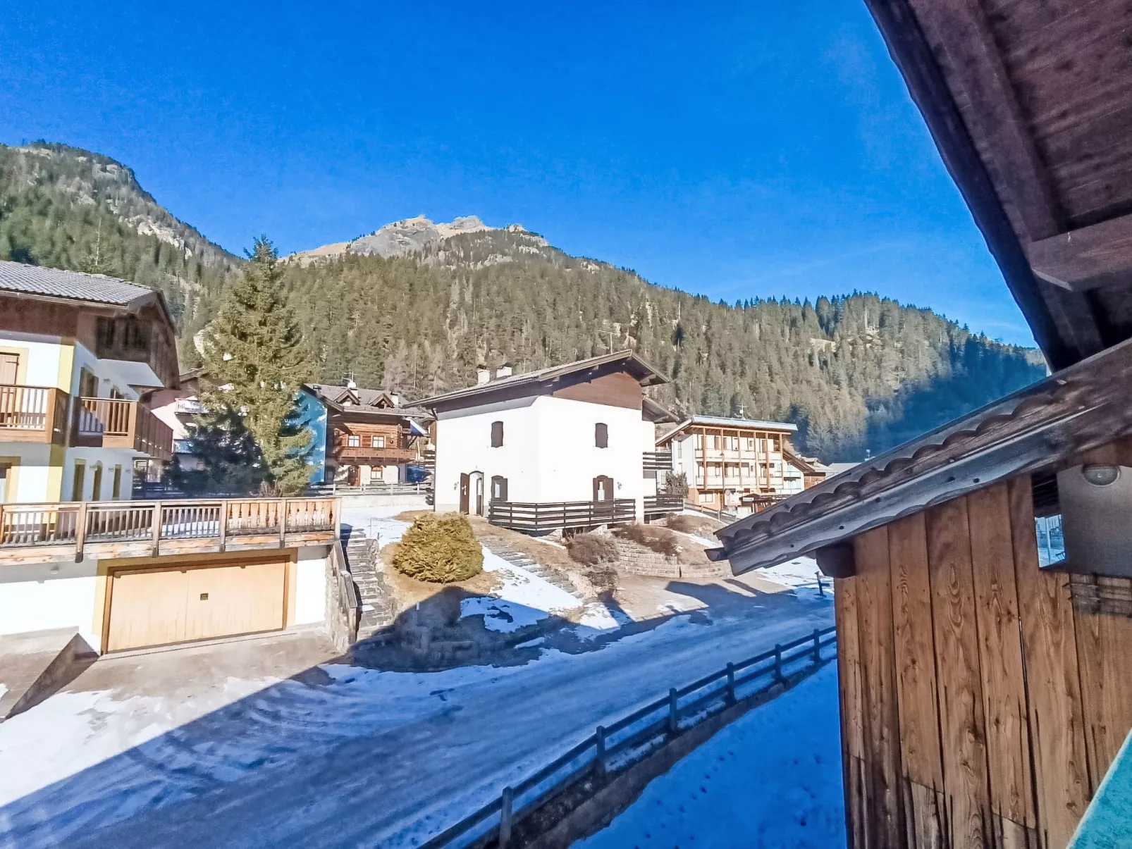 Cesa sot Larsec - Outside