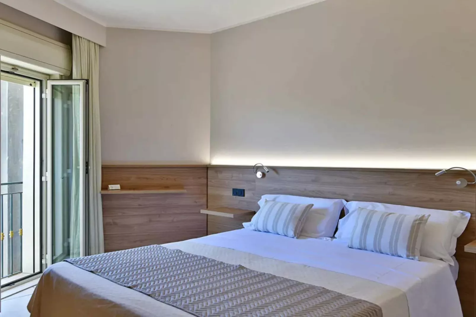 APARTMENTS VILLA LINDA - Bilo 2 Pax Classic Balcony - B2C B3C B4C - Bedroom