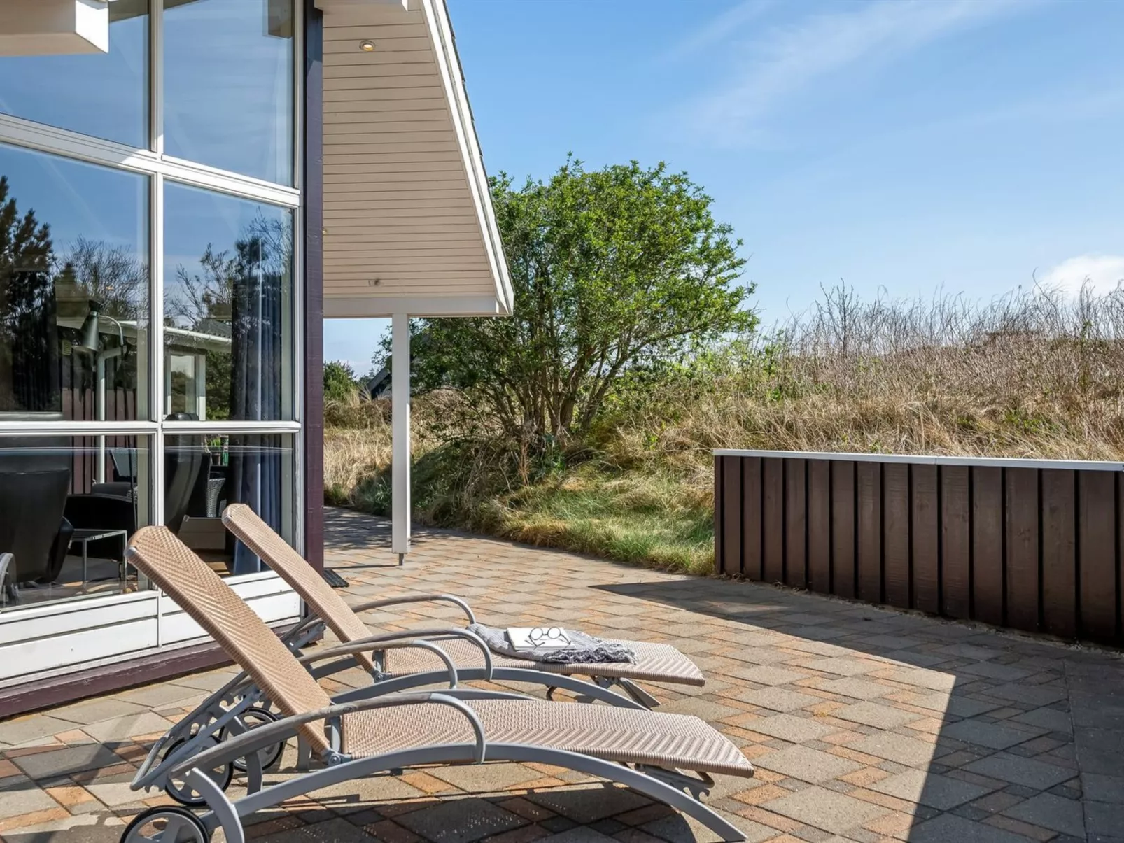 "Arine" - 700m to the fjord - Outside