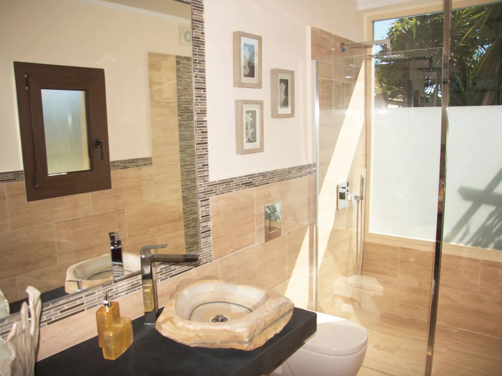 In der Nähe des Strandes, beheiztes Schwimmbad, Spielraum, Spielzimmer, etc - Drinnen