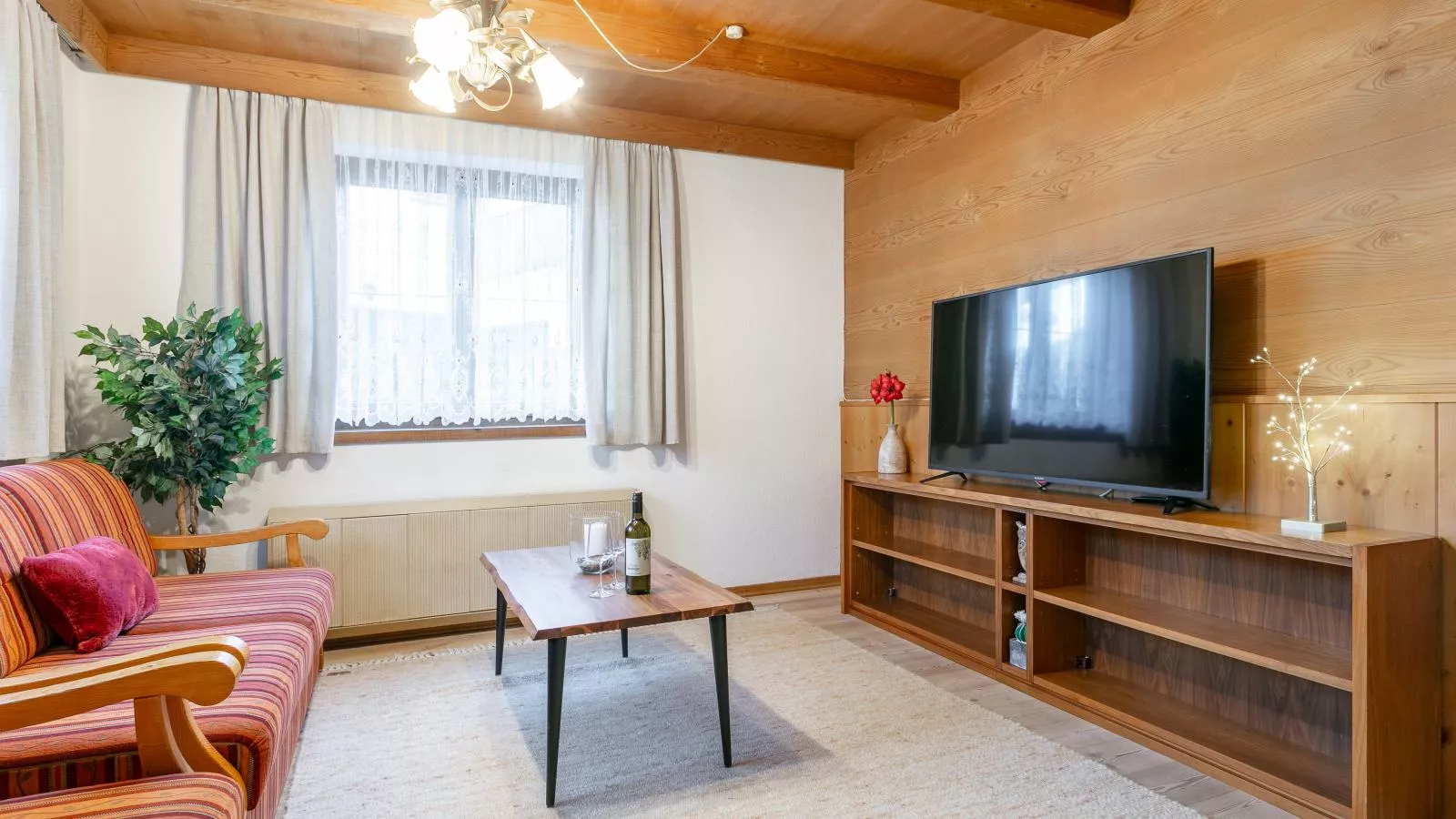 Wildrose I - Living room