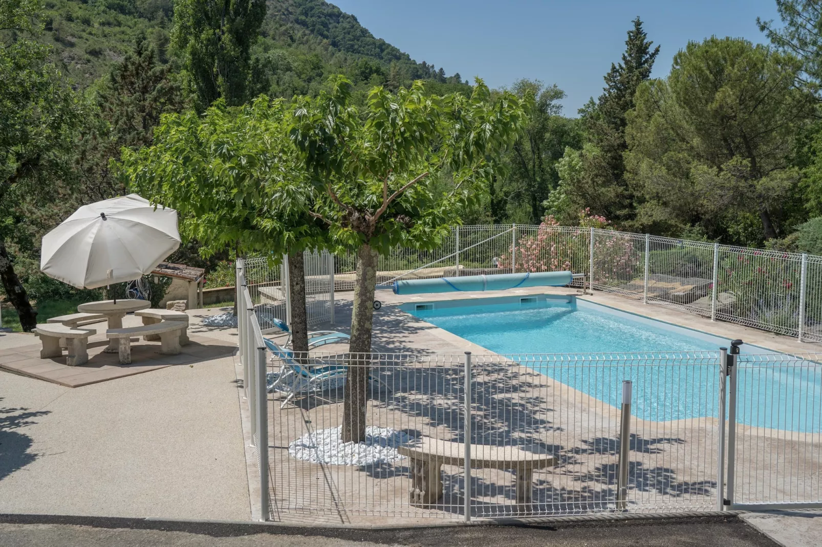 Petit gite-Swimming pool