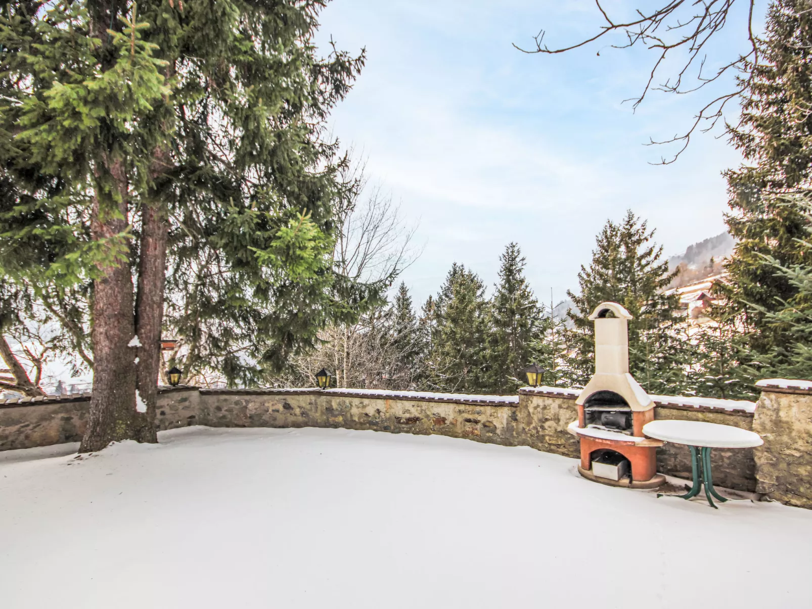 Burg Biedenegg, Niedermontani-Outside