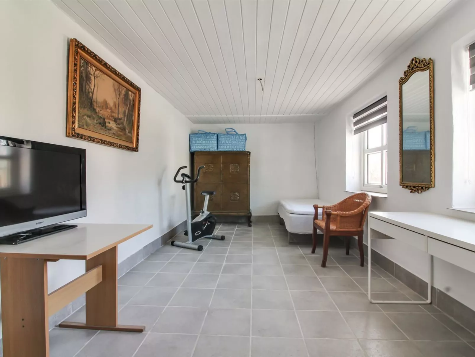 "Idolf" - 2km from the sea-Drinnen