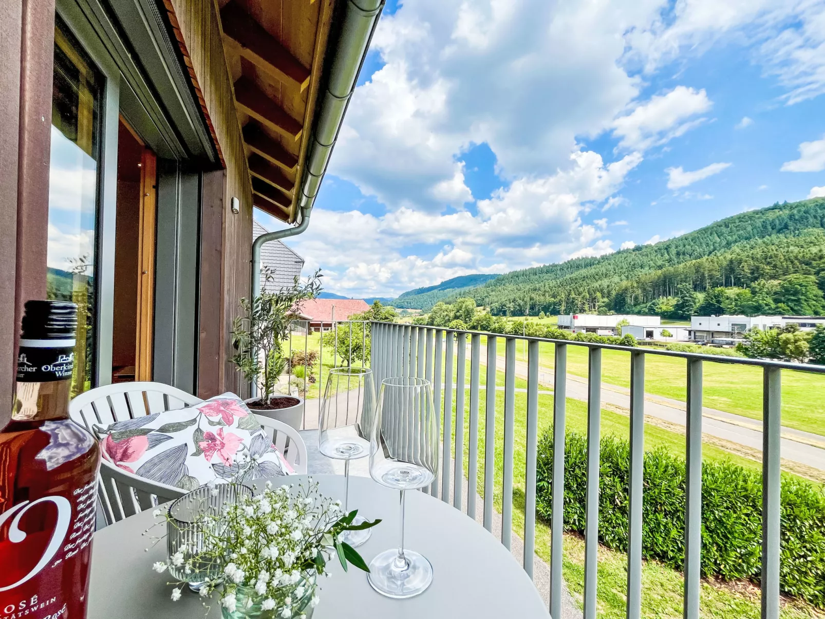 Kinast (HFT201)-Outside