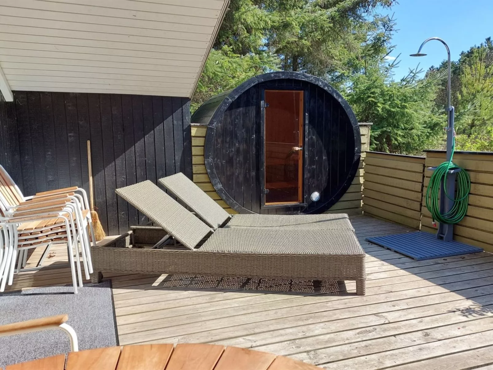 "Estelle" - 575m to the fjord-Outside