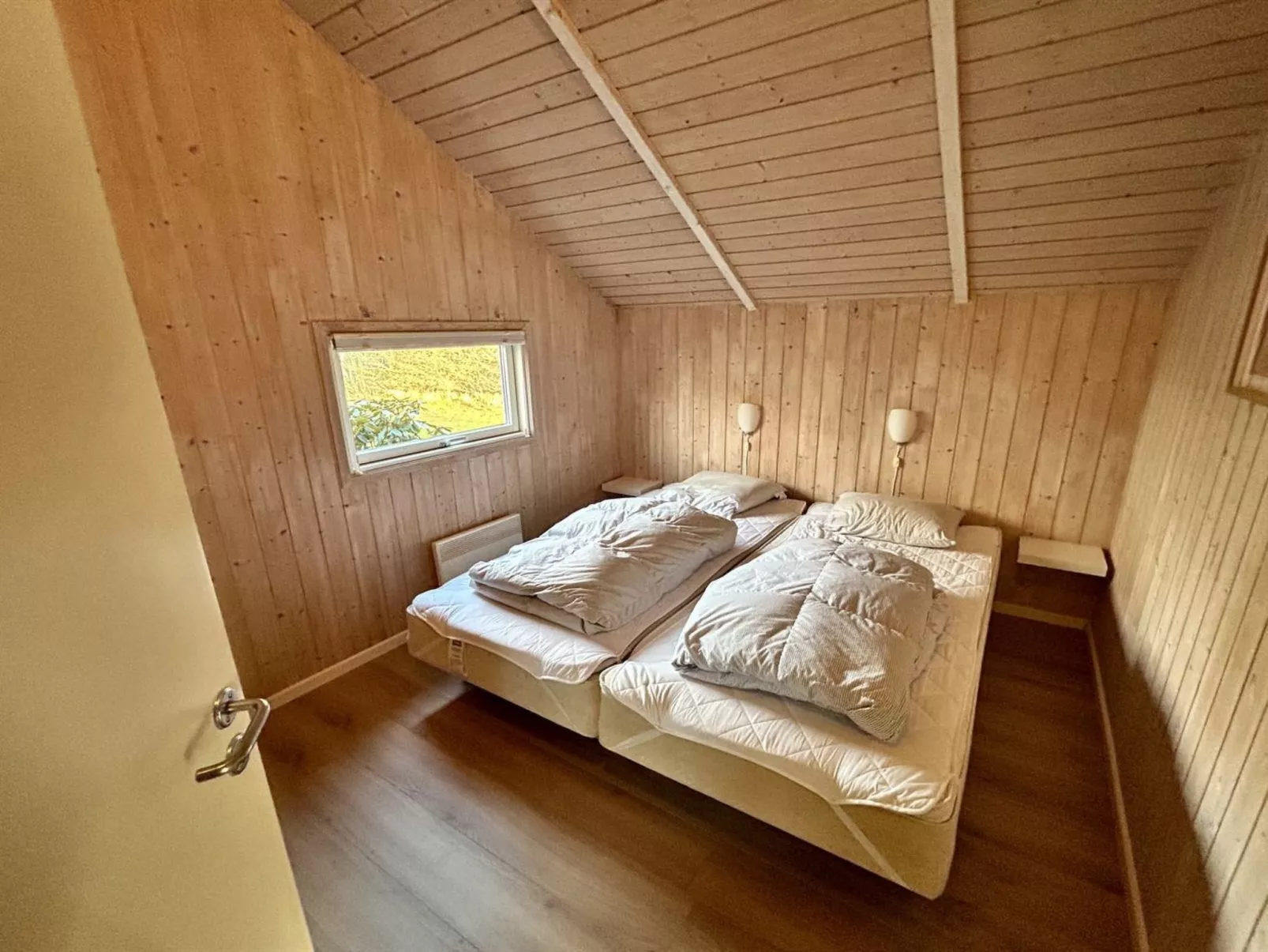 "Kalli" - 350m to the fjord-Drinnen