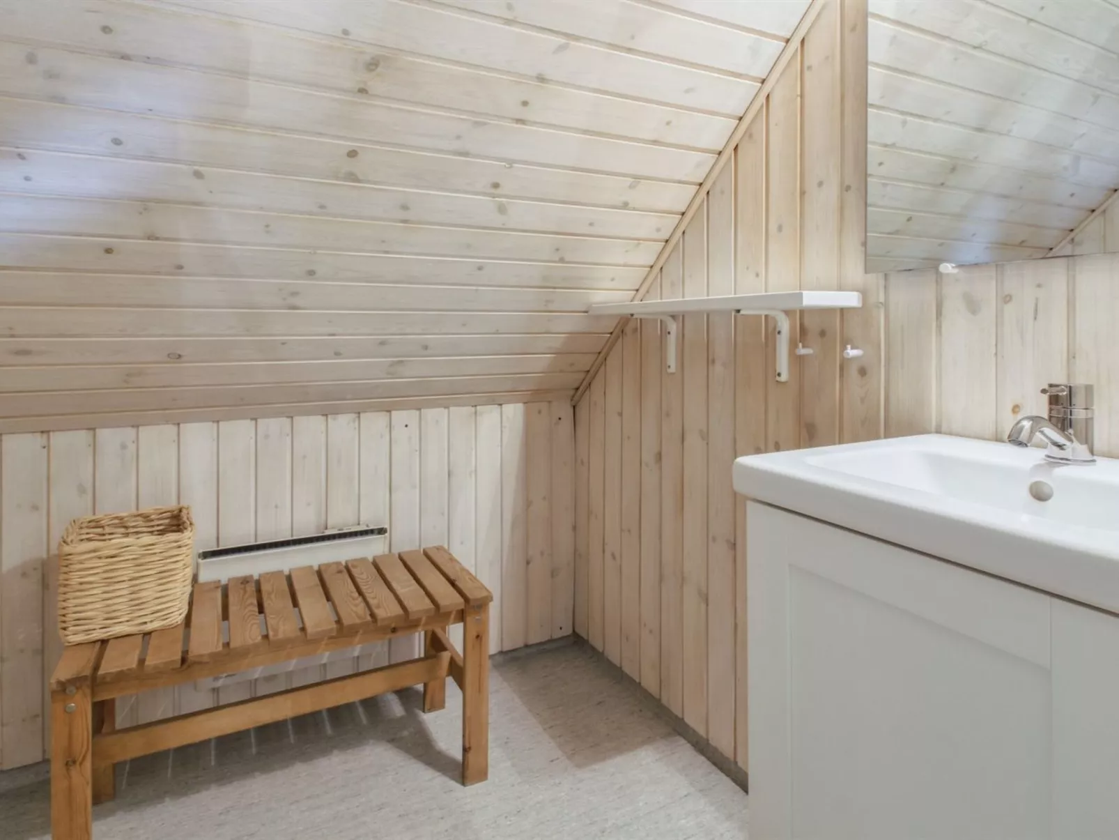 "Karri" - 1.1km from the sea-Dedans