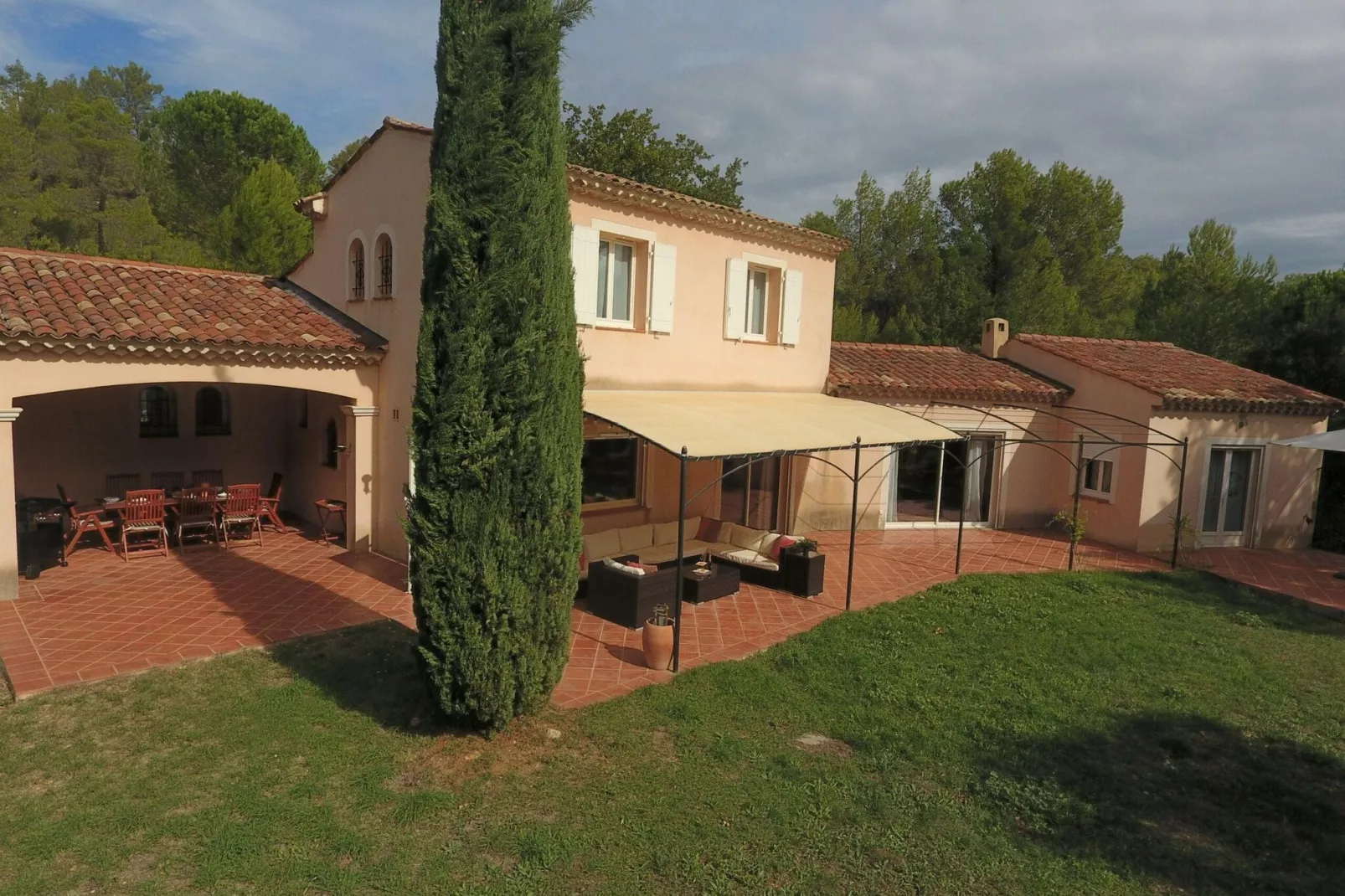 La Maison de Lisa-Exterior summer