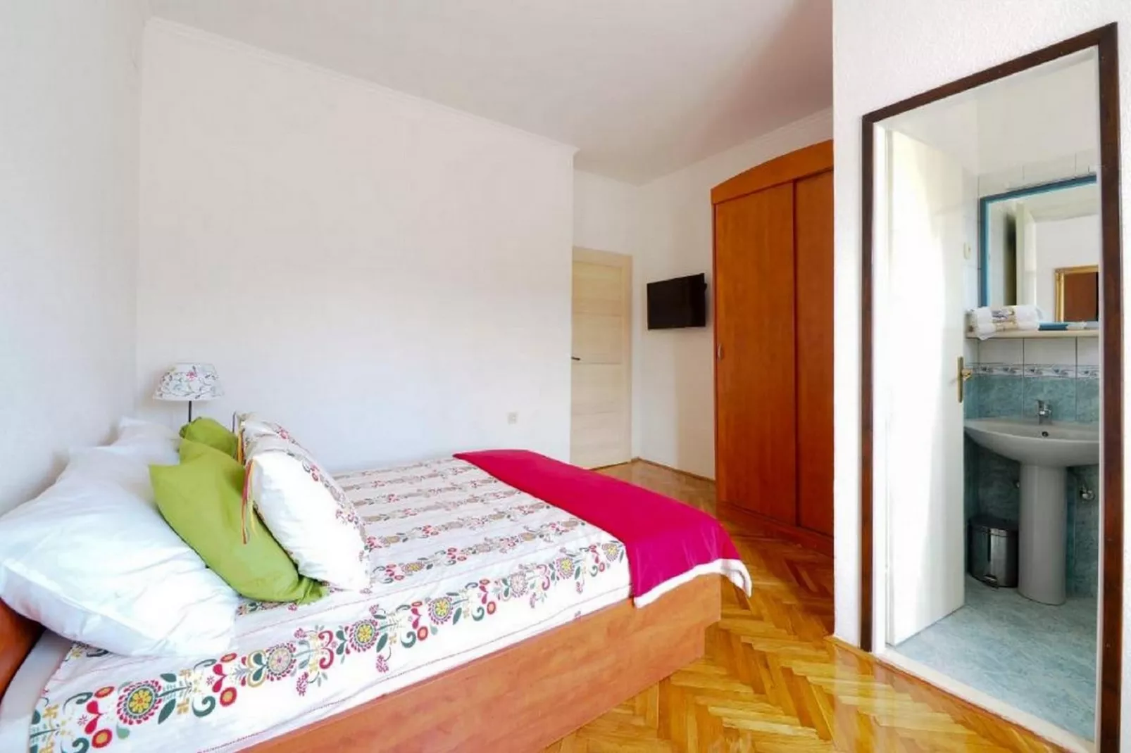 Villa Antonija - Four-Bedroom Villa with Terrace and Private Pool-Chambre